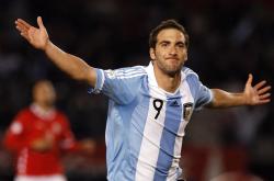 开云平台-绿茵场上的双重奏，当俱乐部荣耀照进国家使命