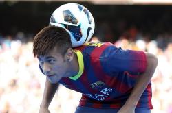 开云体育入口-红色飓风撕破银幕，阿隆索引爆史诗决战