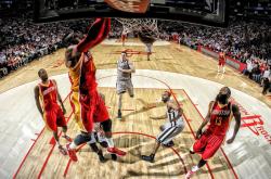 开云官方app入口-钢铁防线与逆境亮剑，天津队展现团队新高度，张镇麟率队完胜江苏队