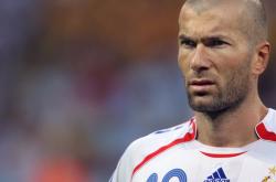 开云体育-铁塔倒下之夜，黄鸭的羽翼切开法兰西骄傲