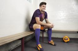 开云体育中国-若日尼奥在斯德哥尔摩的雨中听见一声绝杀的回响