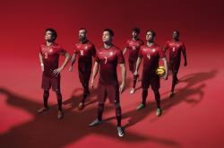 开云体育官方网站-梅赛德斯银箭的逆袭铁幕，当黑科技王牌碾碎阿斯顿马丁绿色幻梦，佩雷兹的极限爆改如何改写F1历史？