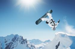 开云官网-以下是为您构思的唯一性文章，核心是将一场足球比赛，升华为一个跨时代的、充满致敬与宿命感的足球之夜