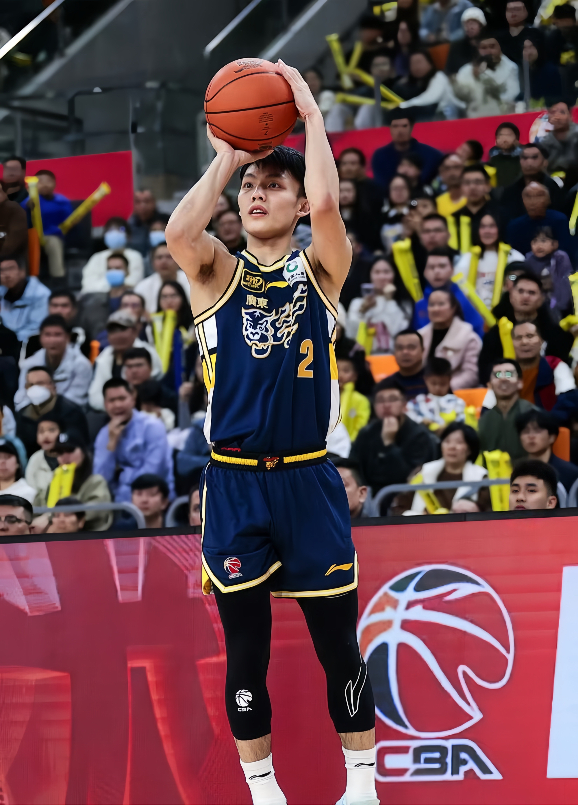 上海男篮在客场大胜广东宏远队