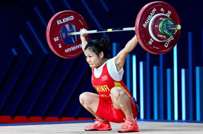 举重女子半决赛选手搏击高峰