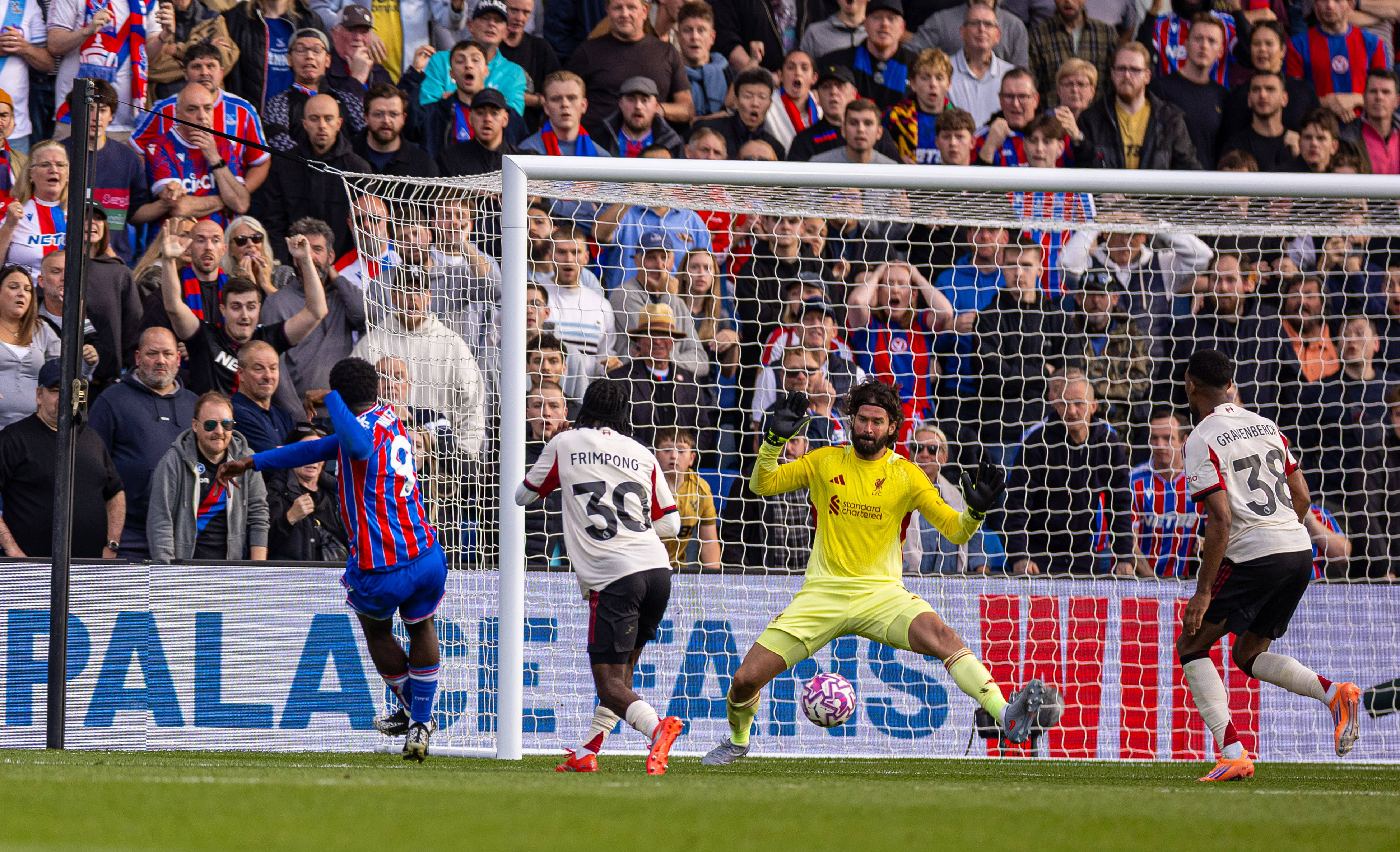 伯恩利大胜翻盘,保级希望再现 伯恩利大胜翻盘,保级希望再现