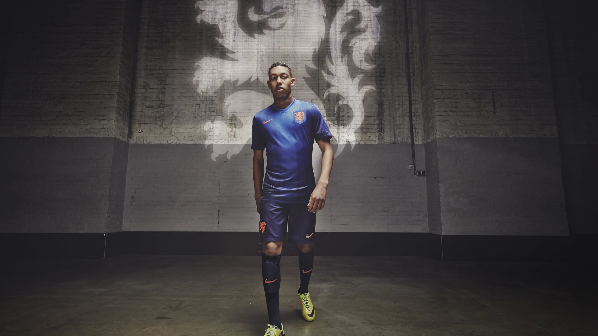 双重叛徒？阿劳霍倒戈一击，阿尔及利亚奇迹夜掀翻荷兰